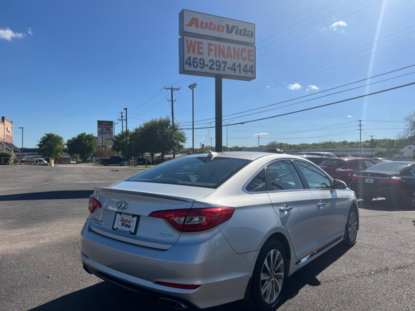 2015 SILVER Hyundai Sonata Sport (5NPE34AF7FH) with an 2.4L L4 DOHC 16V engine, 6-Speed Automatic transmission, located at 420 I-35E, Lancaster, TX, 75146, (469) 297-4144, 32.593929, -96.823685 - Photo#6